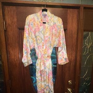 Vintage Christian Dior Robe Long Soft Pink Floral Emboss Size M, Belt